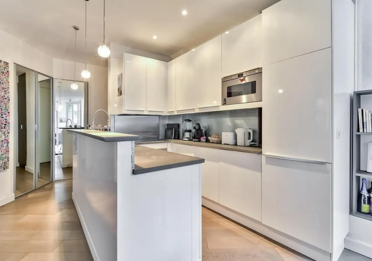 Bright & Modern Flat In Le Marais - An Ecoloflat Apartment Paris
