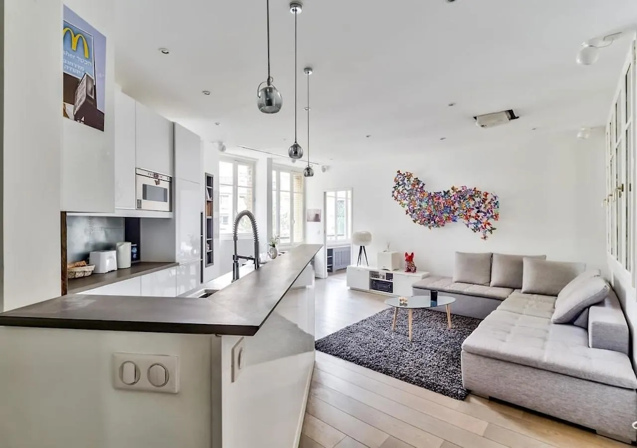 Bright & Modern Flat In Le Marais - An Ecoloflat Apartment Paris