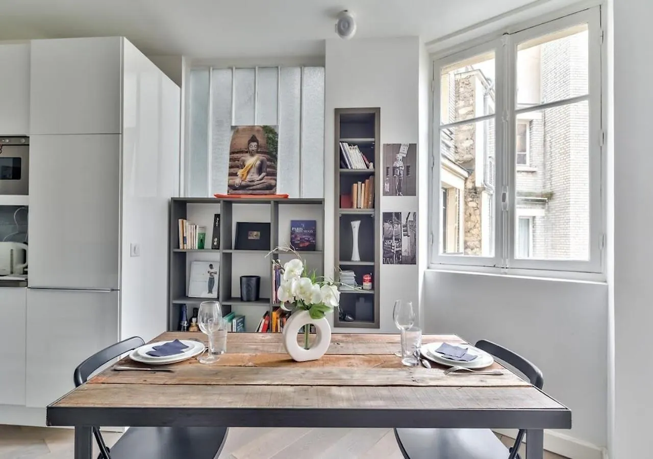 Bright & Modern Flat In Le Marais - An Ecoloflat Apartment Paris France