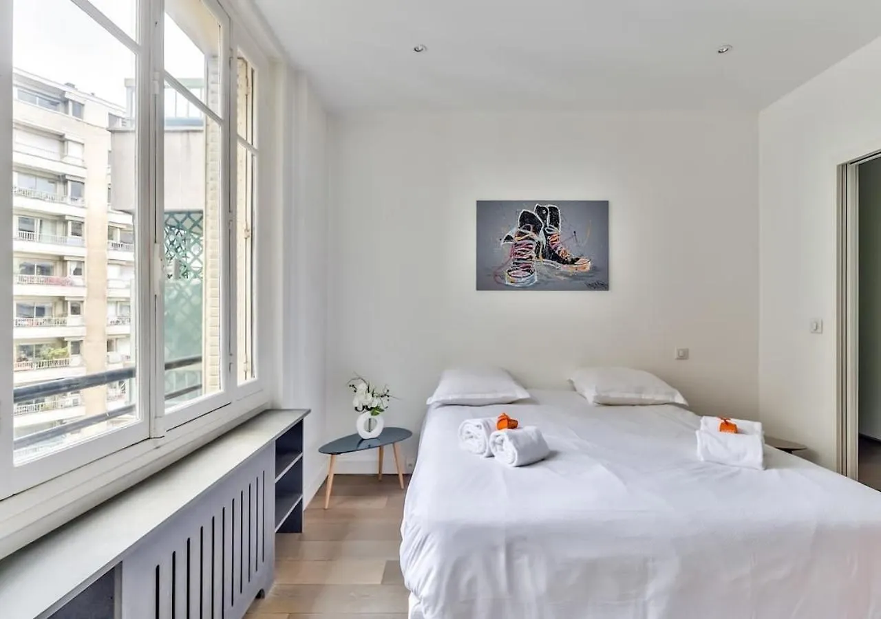 Bright & Modern Flat In Le Marais - An Ecoloflat Apartment Paris