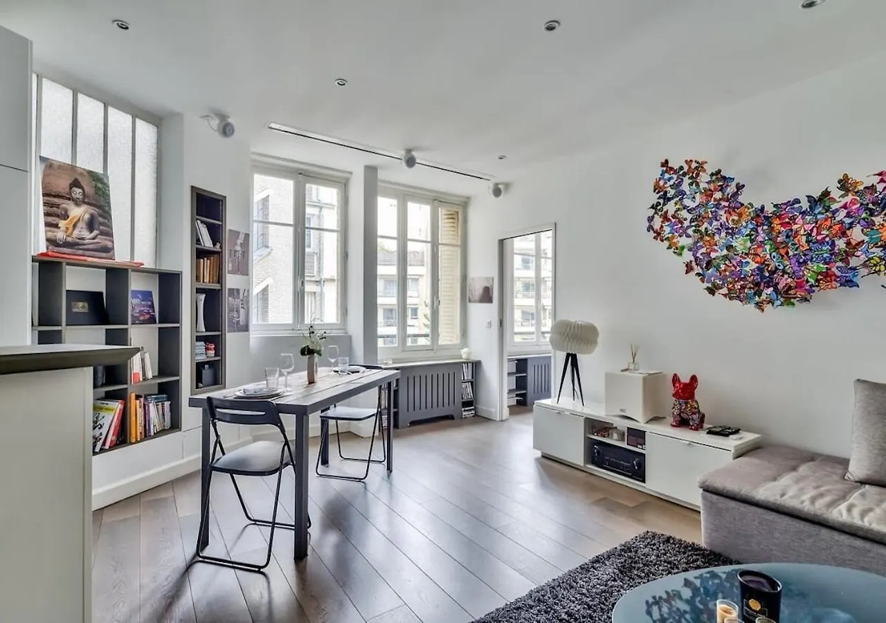 Bright & Modern Flat In Le Marais - An Ecoloflat contacts
